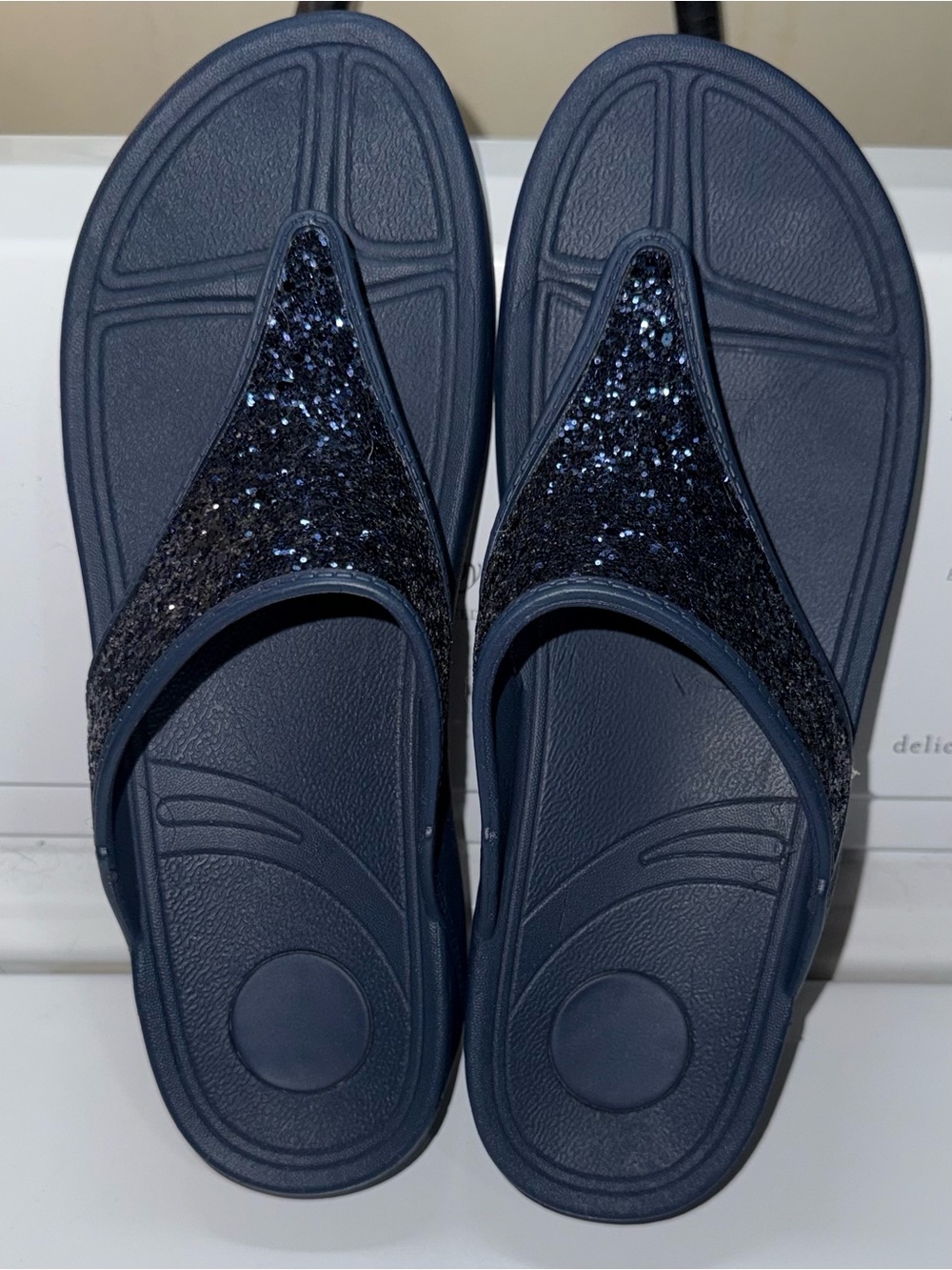 FitFlop Navy Glitter Thong Sandals women’s 8.5